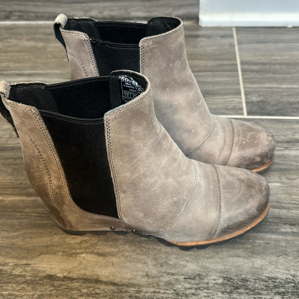 SOREL gray wedge booties- size 7.5